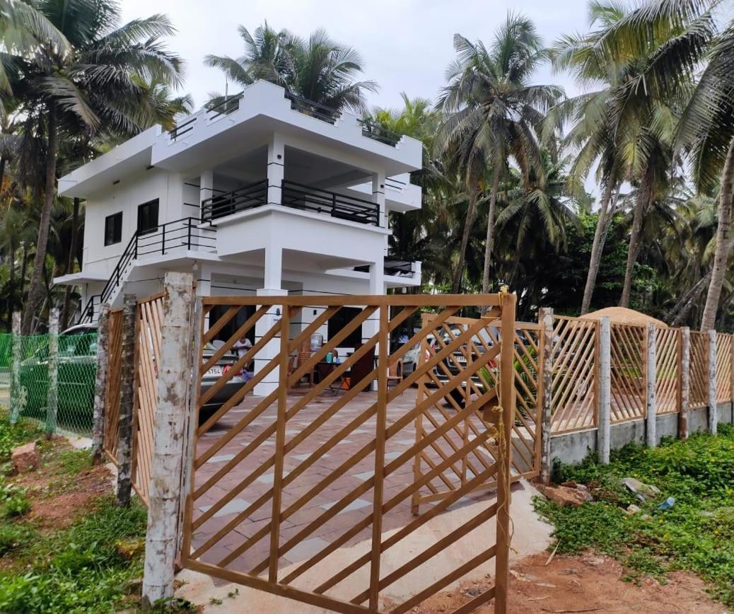 Corniche Beach Resort Mulappilangad Экстерьер фото